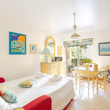 Furnished Studio With A Terrace & A Swimming Pool In A Charming Condominium Apartament