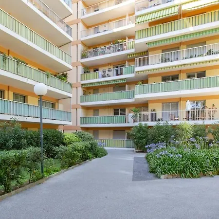 Furnished Studio With A Terrace & A Swimming Pool In A Charming Condominium Apartament Antibes