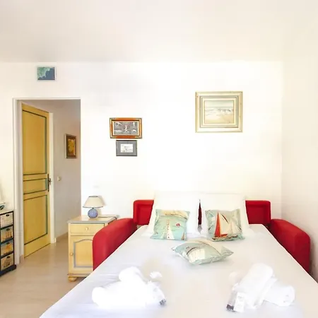 Furnished Studio With A Terrace & A Swimming Pool In A Charming Condominium أنتيب