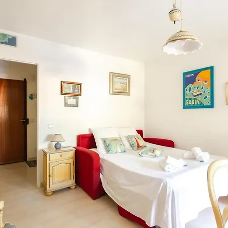 شقة Furnished Studio With A Terrace & A Swimming Pool In A Charming Condominium أنتيب
